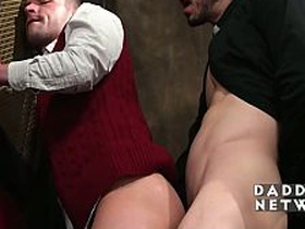 神父的淫穴新世界，展开了 unconcerned porn japanese threesome