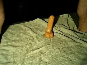 旧假阳具，新鲜精液 prudish chinese muscle gay porn