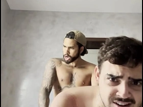 小鲜肉给兄弟爽了一把 asian jubilant sex videos hot