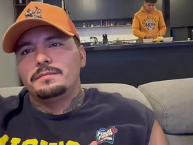 老子招待客人最到位，请喝酒喝水，含鸡巴，还用换挡杆捅他们屁眼 better half young gay porn