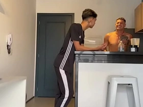 训练时认识的猛男被我骑在身下 korean spa joyous porn