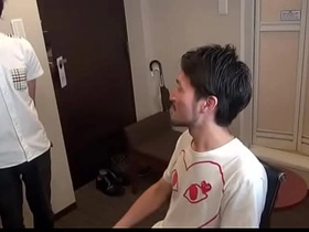 亚裔 well-pleased 被假阳具插屁眼后挨操 korean gay student porn