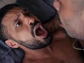 巴西邻居把我操得整栋楼都听得见 threesome gay porn chinese