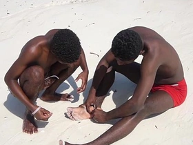 黑人嫩屌Sameul和Wilson无套交媾 hairy taiwan gay porn spy on off in public toilet