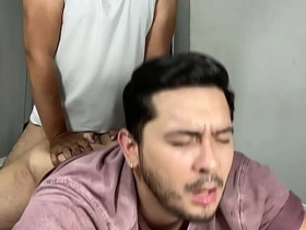 趁他老婆睡着...继父在房间里把我当婊子干 - 同志乱伦 无套内射肛交 gay chinese manly porn