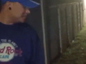 停车撒尿时遇到个小伙子求口交，之后带我去他家趁老婆睡着猛干 korean gay porn bts