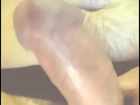 把鸡巴掏出来睡觉前射一发 asian exasperation gay porn