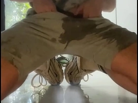 素人男孩厨房尿失禁地板湿透 jap bear gay porn