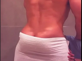 看到哥们从酒吧回来洗澡 忍不住冲进淋浴间跟他搞 xxx gay asian sex videos