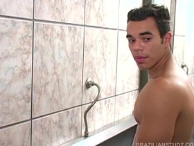 拉丁三人公厕性交 indonesia gay video porn