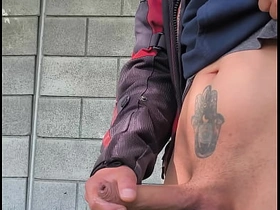 知道远处有人看我自慰，我鸡巴硬得不行 chinese gay porn moaning