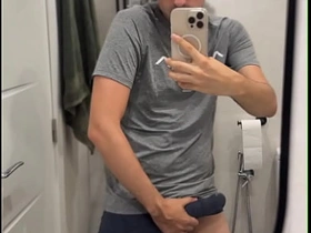 双性恋小伙炫耀大鸡巴并射出一大坨 gay porn twink japan