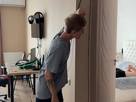 第一部 撞见直男朋友对着基片打飞机 hot mature gay porn