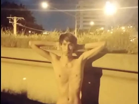 天桥上暴露 jubilant chinese makeout porn