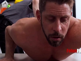 小偷只有两个选择：要么操警卫，要么在监狱里被操 gay sex videos asian pakistan