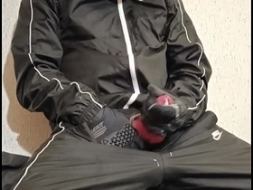 穿运动裤的骚年发情了 old chinese gay grandpa porn