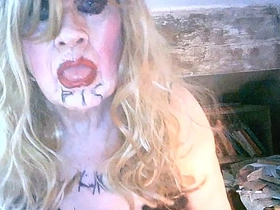 脏烟枪母狗莎拉喝尿自辱 边打飞机边用巨屌假阳具捅屎眼贱穴 japan gay porn jin