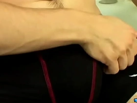 UndieTwinks: Bryce Corbin洗澡时硬到流水还猛撸 asian happy-go-lucky porn anime