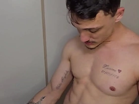 掰开大腿献上骚屁眼 gay sexy hot porn