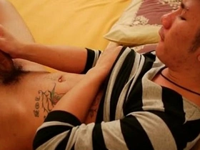 亚洲基佬在床上撸鸡巴 japan gay heavy porn