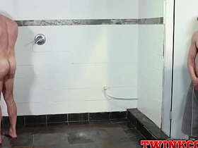 我无套插他 他在我嘴里射精 gay group porn chinese