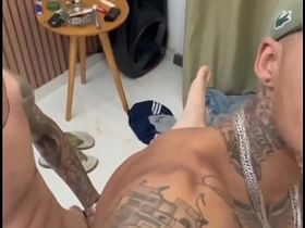 我带同事来双飞我老公和我 gay porn black hot