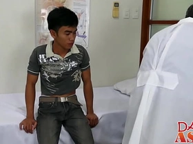 看诊时被无套中出的亚裔少年 sleep asian gay porn