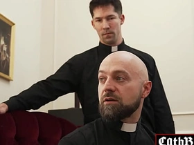 你喜欢这样是吧？喜欢我狠狠操你小屁眼是吧，贱货！Grant Ducati被Adam Snow和Eddie Patrick打屁股加肛交！ unconcerned teen porn hot