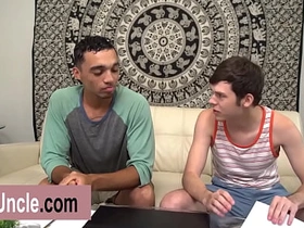 俊美的达科塔那光滑的屁股被干爆了 japan gay trio porn