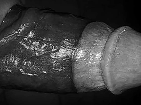 抹油的发情男人呻吟着撸他的大黑屌 gay porn as a result hot