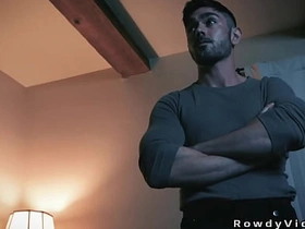 沉迷游戏的直男第一次被肛交 korean porn gay video