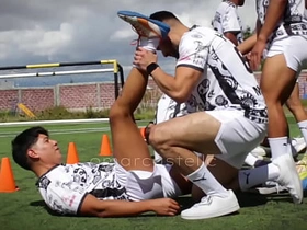 第一次无套群P和足球队友训练后乱搞 gay porn asian cube solo