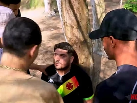 丛林里火辣淫乱的群交！ gay porn korean abs