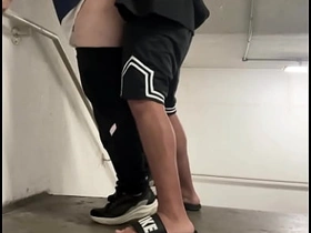 楼道贱货求楼梯间挨操，老子如她所愿狠狠干了 asian teenagers gay sex videos