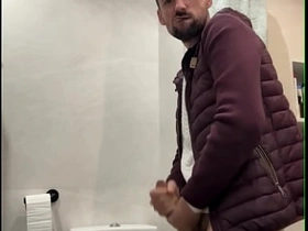 性感老爹打飞机射出一大坨精液 brutal chinese gay porn