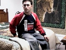 Vinnie给毛茸茸直男Paulie吹箫 chinese gay bull porn