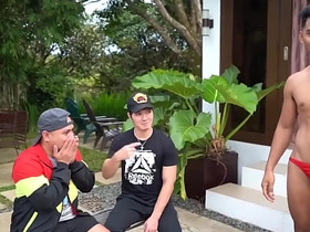 亚洲泳池热辣男孩 hot korean teen gay porn