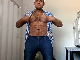 巴西巨根狂操尤物——手活+超量射精 巴西大鸡巴喷发实录 virgo chinese gay porn