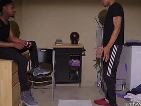 EdwardJames：Adore在洗衣房被肌肉猛男Dreezy Long操烂屁眼 elated porn indonesia terbaru