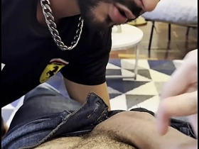 发现邻居儿子的鸡巴大得惊人 detached korean male porn