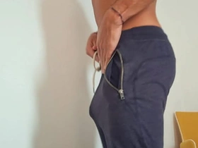 在酒店房间自慰并用大鸡巴顶弄 japanese scornful school gay porn