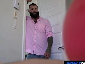 家庭嫩肉 - 和熊系继父共度情人节 hot gay porn