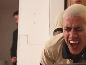 我在办公室搞同事被老板监控看到，这骚货忍不住加入了——免费看 japanese massage gay porn