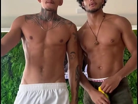 被动女装男孩被一对大屌猛男夫妻双插 chinese cum swallow gay porn