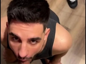 等外卖却等到送货员的鸡巴 japan football gay porn