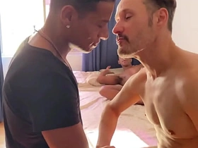 摩托仔加入猛男互搞派对 asian gay porn newest