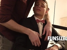 与嫩男友的情人节约会 japanese jubilant train porn