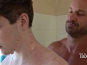 瘦猴打扫房子 继父就给他通水管 big long chinese gay boy porn videos