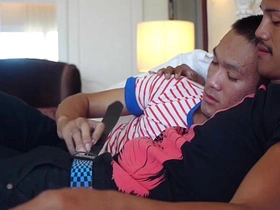 亚洲嫩男Daniel与Guy无套肛交 hot young boy gay porn