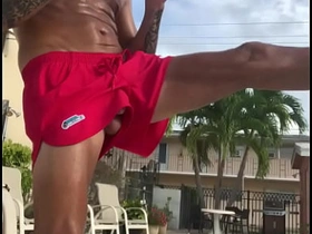 鸡巴意外从短裤里弹出 gay threesome asian porn